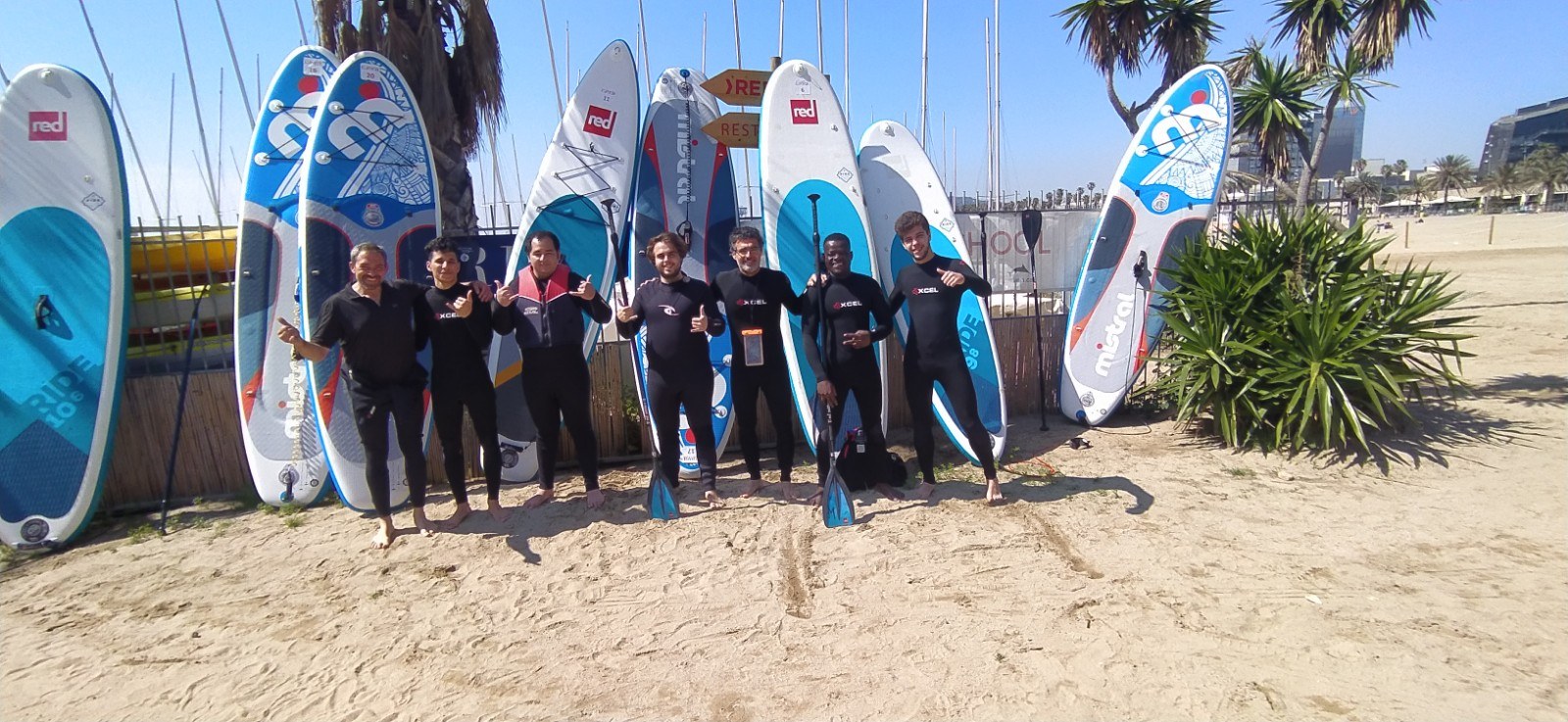 Jornada práctica de surf, paddle i surf de mano
